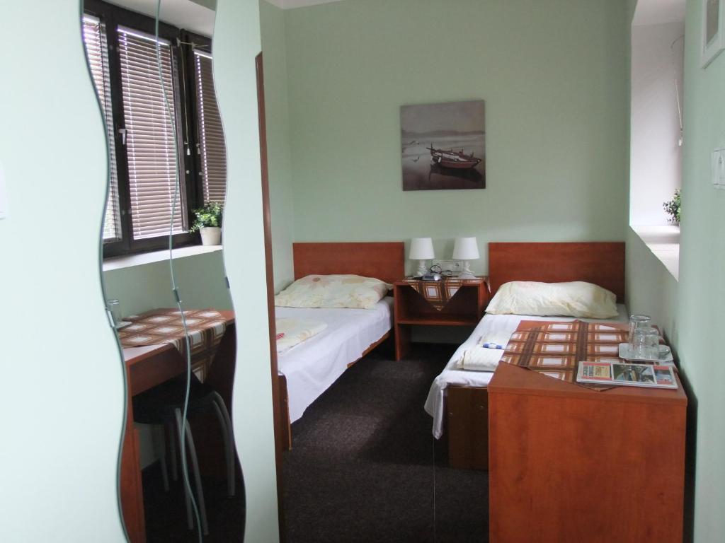 Hotel Formule Decin Habitación foto